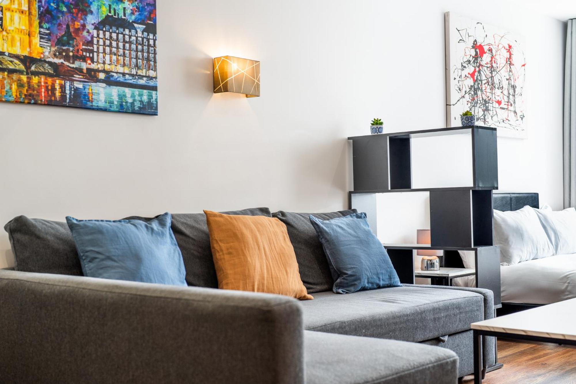 8 Apt Whole Building - Zone 2 *